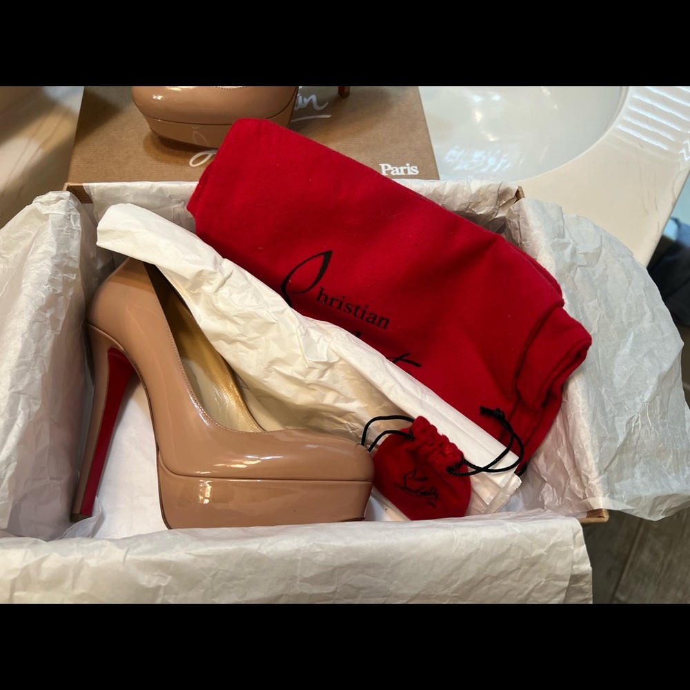 Christian Louboutin Bianca 140 Patent Calf  in NUDE size 36